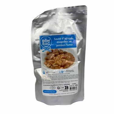 Salteado de cordero, alubias blancas y jamón ahumado